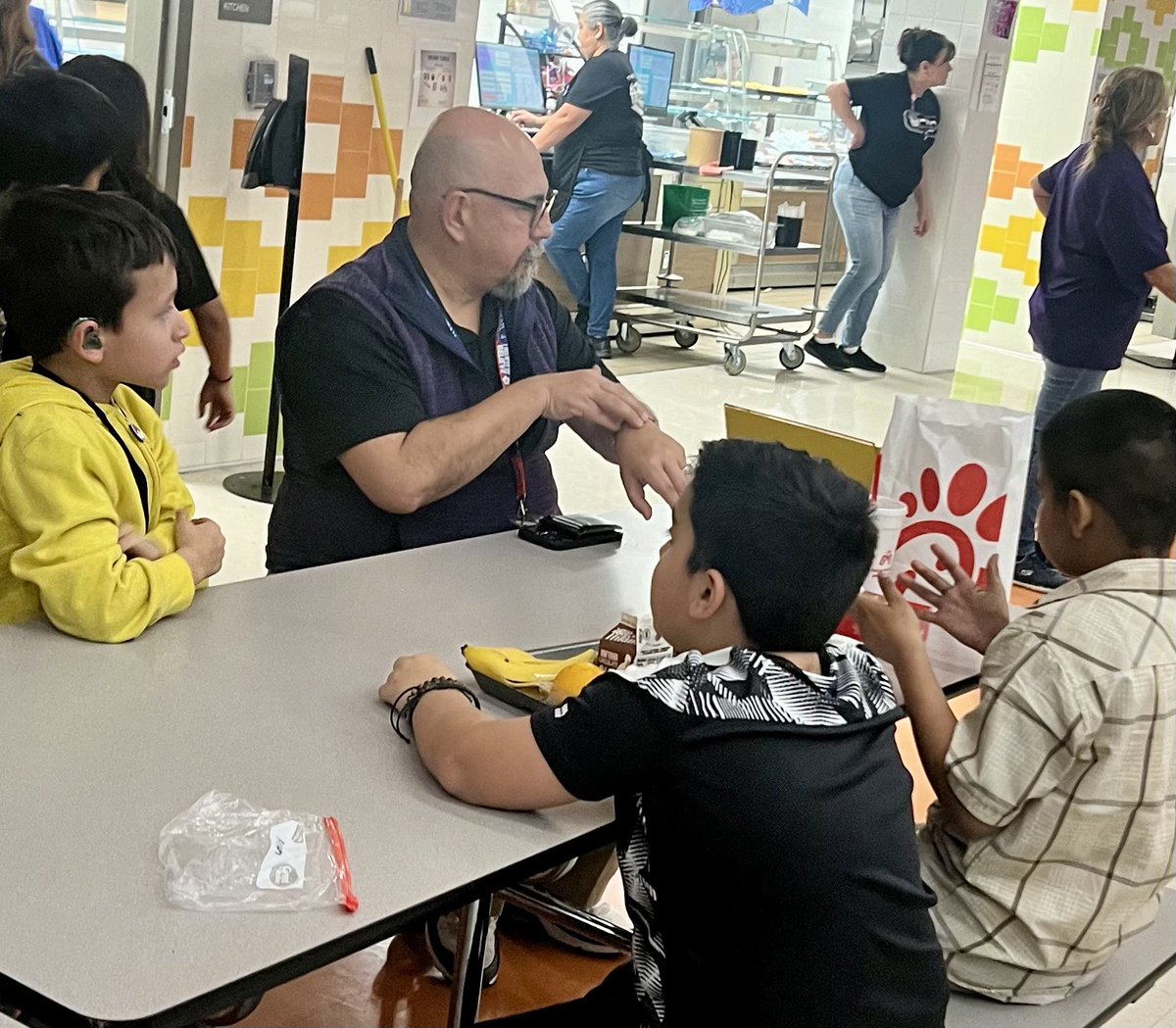 Mentorship matters. Just ask these 3rd graders. Thank you, Dr. Cardona, for walking the walk. #RattlerUp @mcardona1989 @SanMarcosCISD