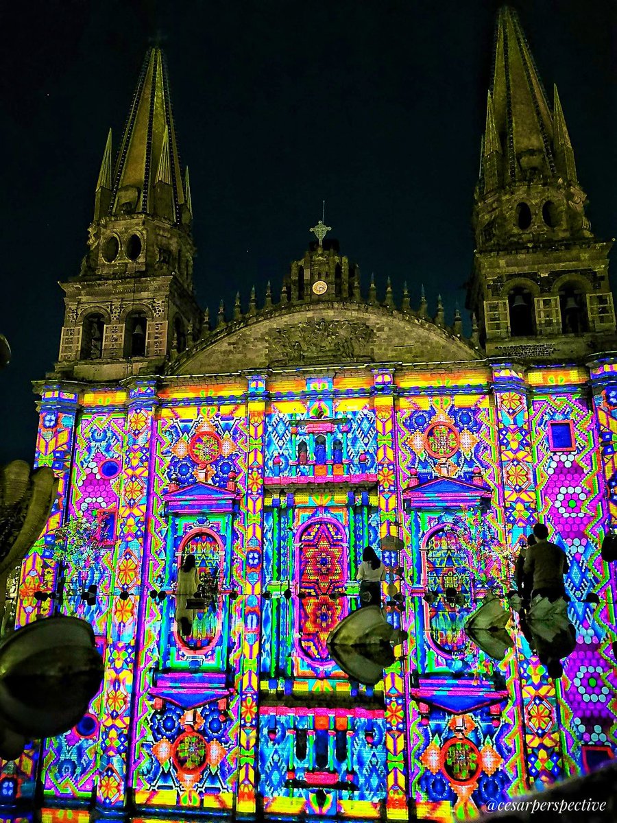 La ingeniosa iluminación de la Catedral de Guadalajara México. 📸