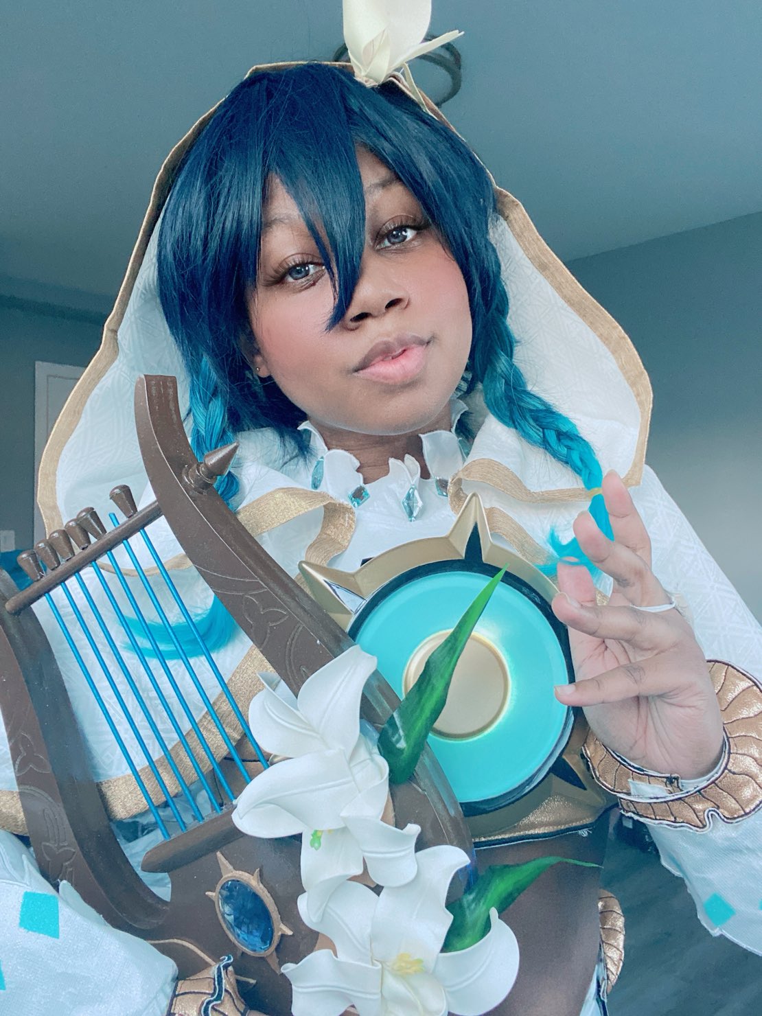 2 pic. Barbatos, #GenshinImpact #29DaysofBlackCosplay 🎐 https://t.co/4VKDCCUBJ7