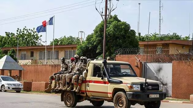 Africaliveinfos's tweet photo. L’ancien ambassadeur de #France au #Niger Sylvain #Itté a écrit un livre revenant sur son expérience diplomatique. Mais la parution du récit a été bloquée. Le Canard enchaîné évoque un veto du Quai d’#Orsay.
Sylvain #Itté #Macron #AES  #Paris #FranceAfrique https://t.co/fMsjy3WlCf