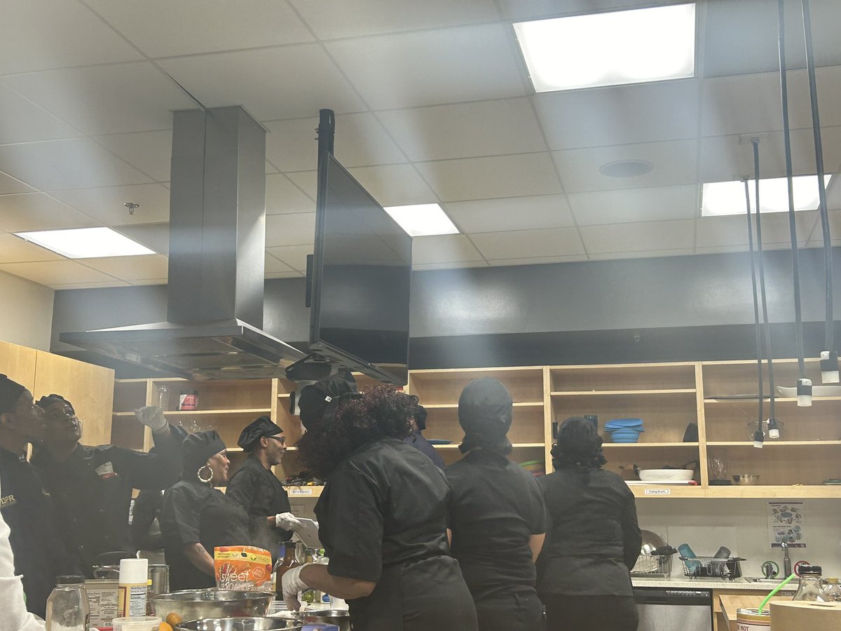 AMALALIVES's tweet photo. Since 2016 we took a big leap of faith to open our very own vocational school component. We didn’t have any big corporate dollars or loans. We had #Hope and we are still serving! Thank you to @DOES_DC for funding us &amp; @DCDPR!! Thank you to @AimeeCho4 for telling our story! https://t.co/lFfR0OqfCQ