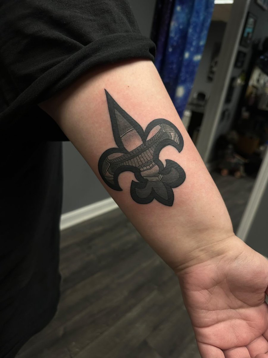 VTalksSaints's tweet image. We finally got it ‼️ If you follow me you know that the Saints are my life, and there ain’t no better first piece to get than this one. We locked in baby @Saints #WhoDat