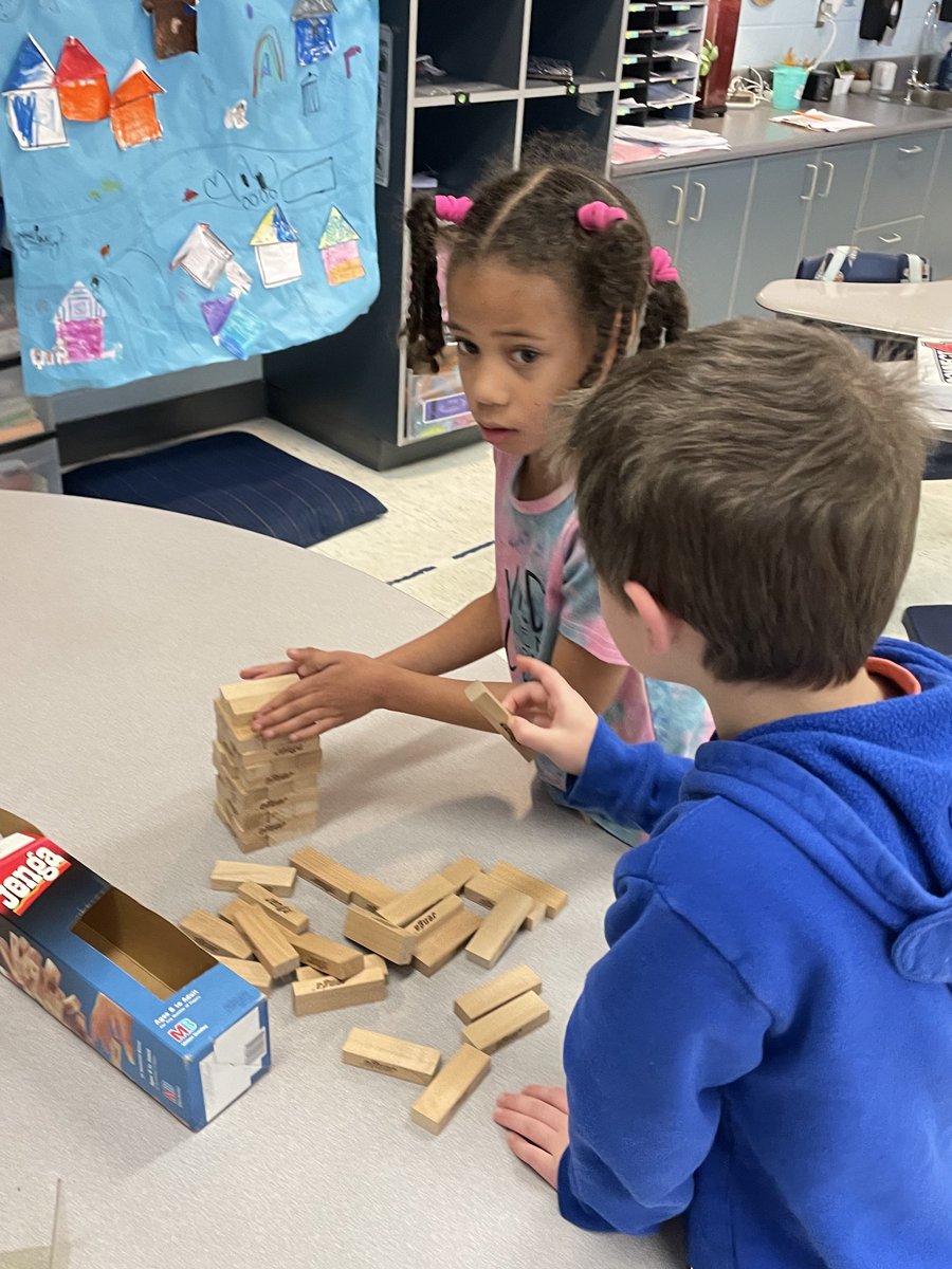 BethKF1966's tweet photo. 2nd graders having a ball at the Gaming Hour that they earned.  Hard work pays off !  #ccesdukes. #WeAreCuCPS https://t.co/8zRf4X460H