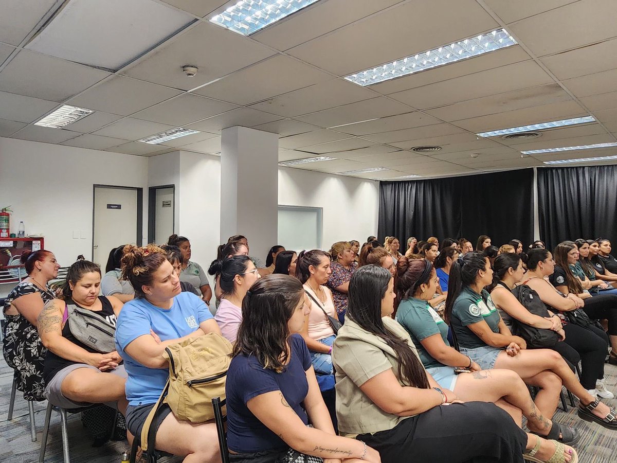 Es sumamente importante continuar defendiendo las políticas de cuidado en unidad , la mujeres sindicalistas enfrentamos un gran desafío ante este panorama político y laboral actual .