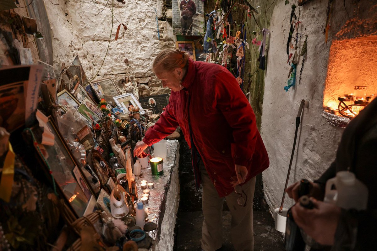KarenCoxPhoto's tweet image. People visit the holy well of St Brigid on a pattern day pilgrimage in Liscannor, Ireland, February 1, 2024. REUTERS/Karen Cox

Shot for @reuterspictures 

#stbrigid #stbrigidswell #patternday #pilgrimage #religion #reutersphotos #photojournalism #liscannor #countyclare #ireland