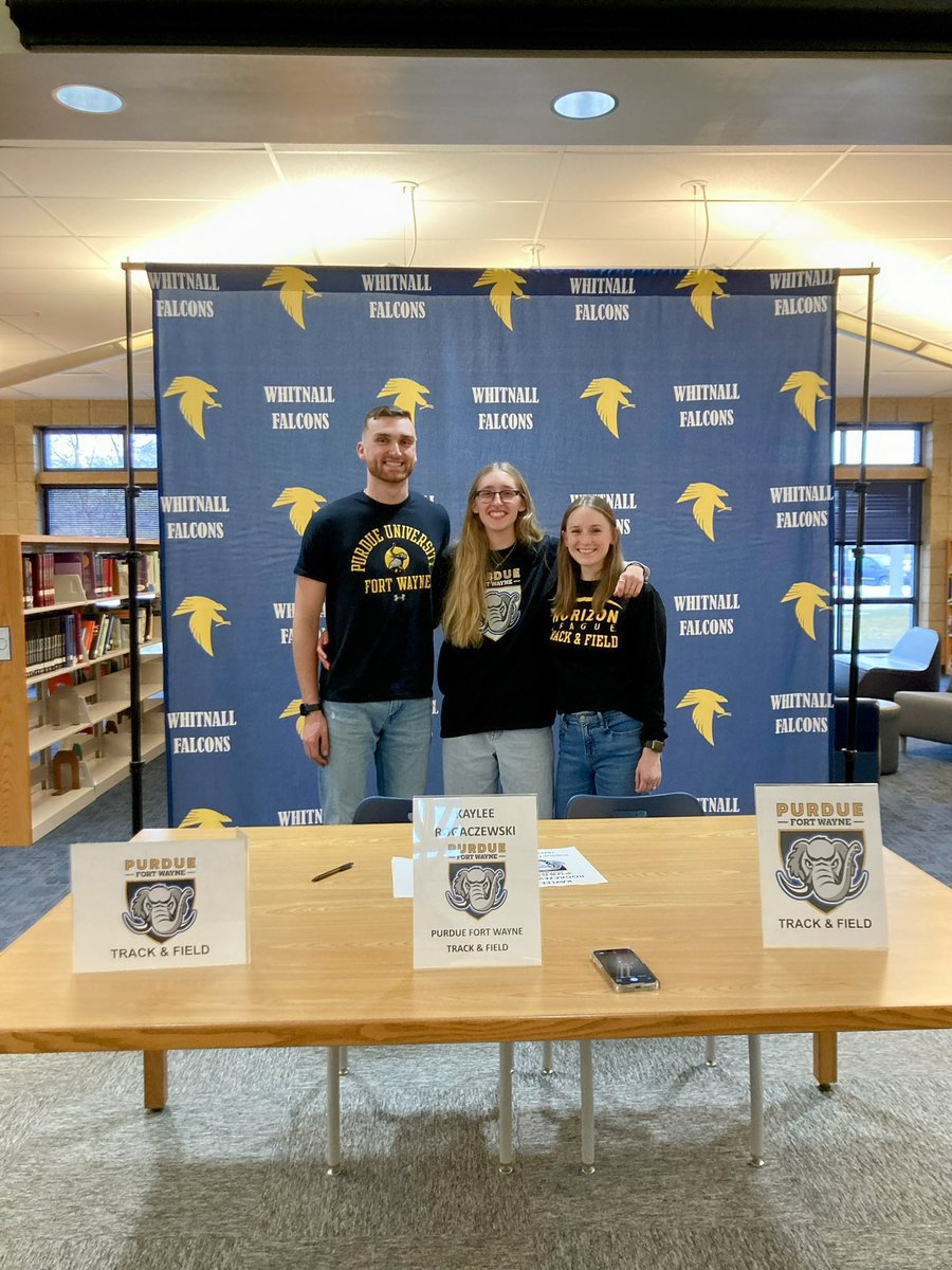 Congrats to <a href="/kayleeroga/">kaylee</a> on her Signing Day!!  She will be competing at Purdue Fort Wayne on scholarship in Track &amp; Field 💪🏼🔥🙌🏼 so incredibly proud of you girl!! 🫶🏼 #WhitnallTF