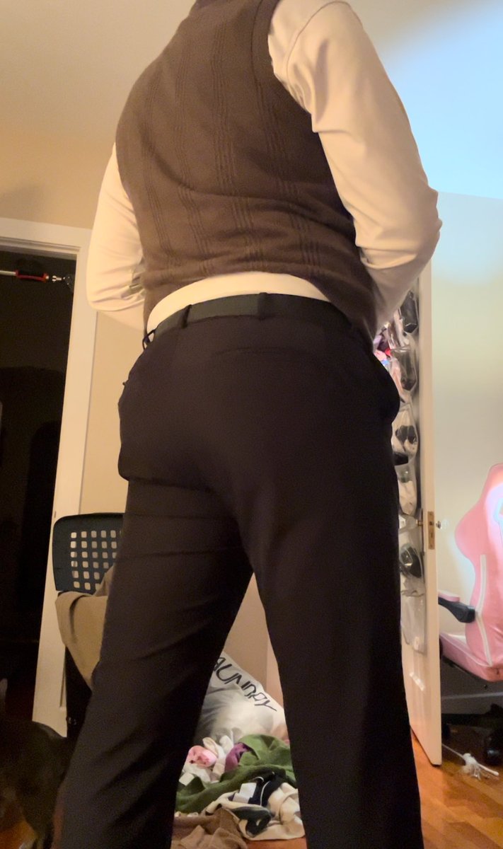 RossetaStoneNot's tweet photo. The bros at the office spotted my tighty whities 😣 https://t.co/xw8cAeQ9bv