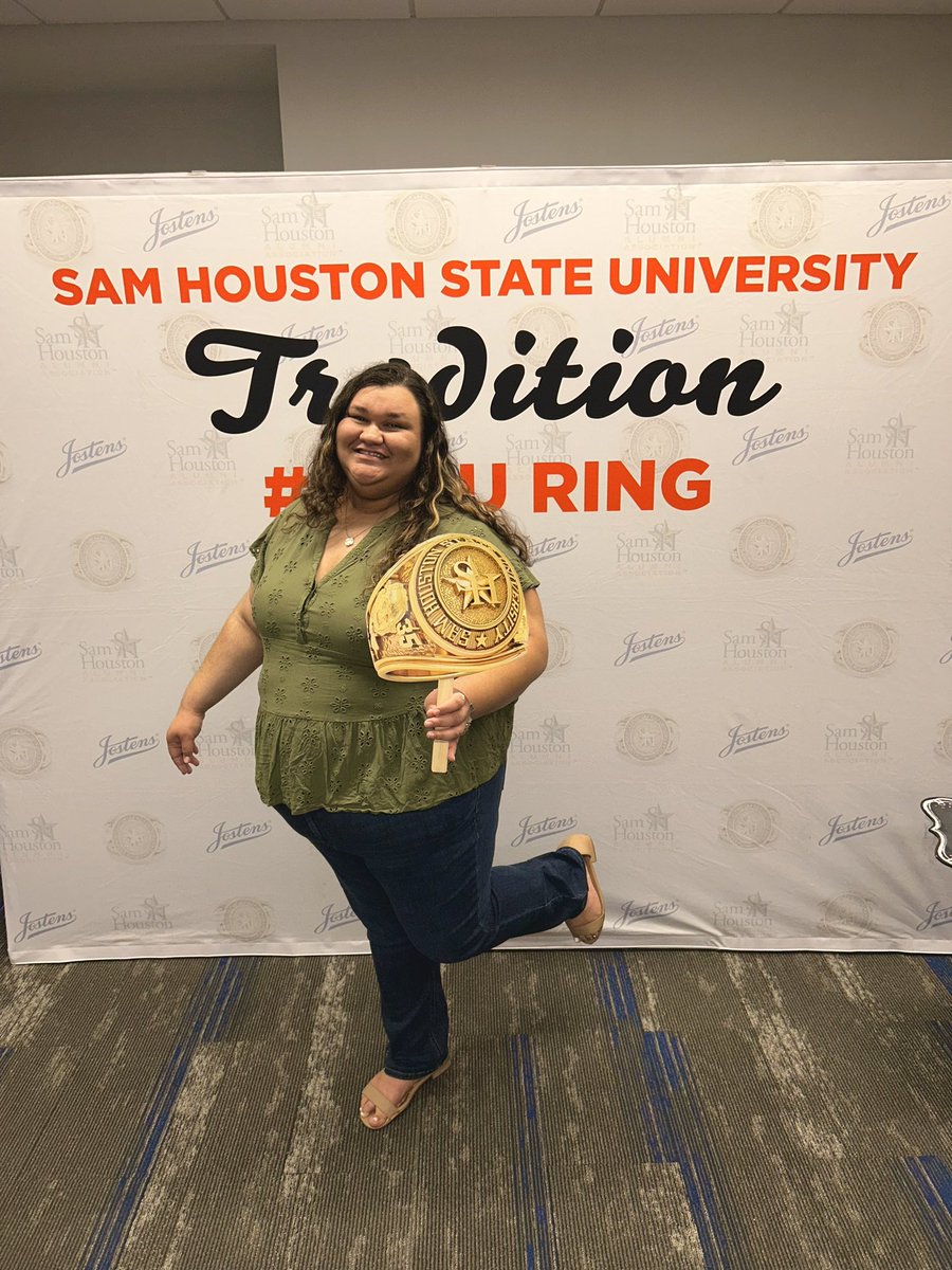 aliduenez8's tweet photo. ordered my bling!!! 🤩 #shsuring https://t.co/Tiv6WMRbKz