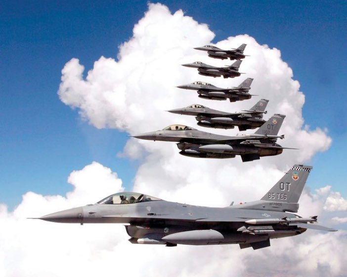 lilianaf523's tweet photo. EEUU - LO ÚLTIMO. Estados Unidos confirma que esta noche ha atacado 85 objetivos en Irak y Siria, incluidas posiciones del Cuerpo de la Guardia Revolucionaria Islámica (iraní). https://t.co/WhkQpPLy1W