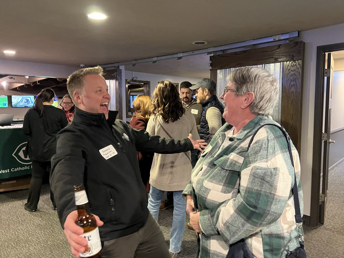 GRWestCatholic's tweet image. Thanks to all who joined us last night for our alumni networking event! We love spending time with our #ForeverFalcons and hearing about what they&apos;ve been up to since graduating from WC.

For future event invites, be sure to update your contact info at grwestcatholic.org/alumni.