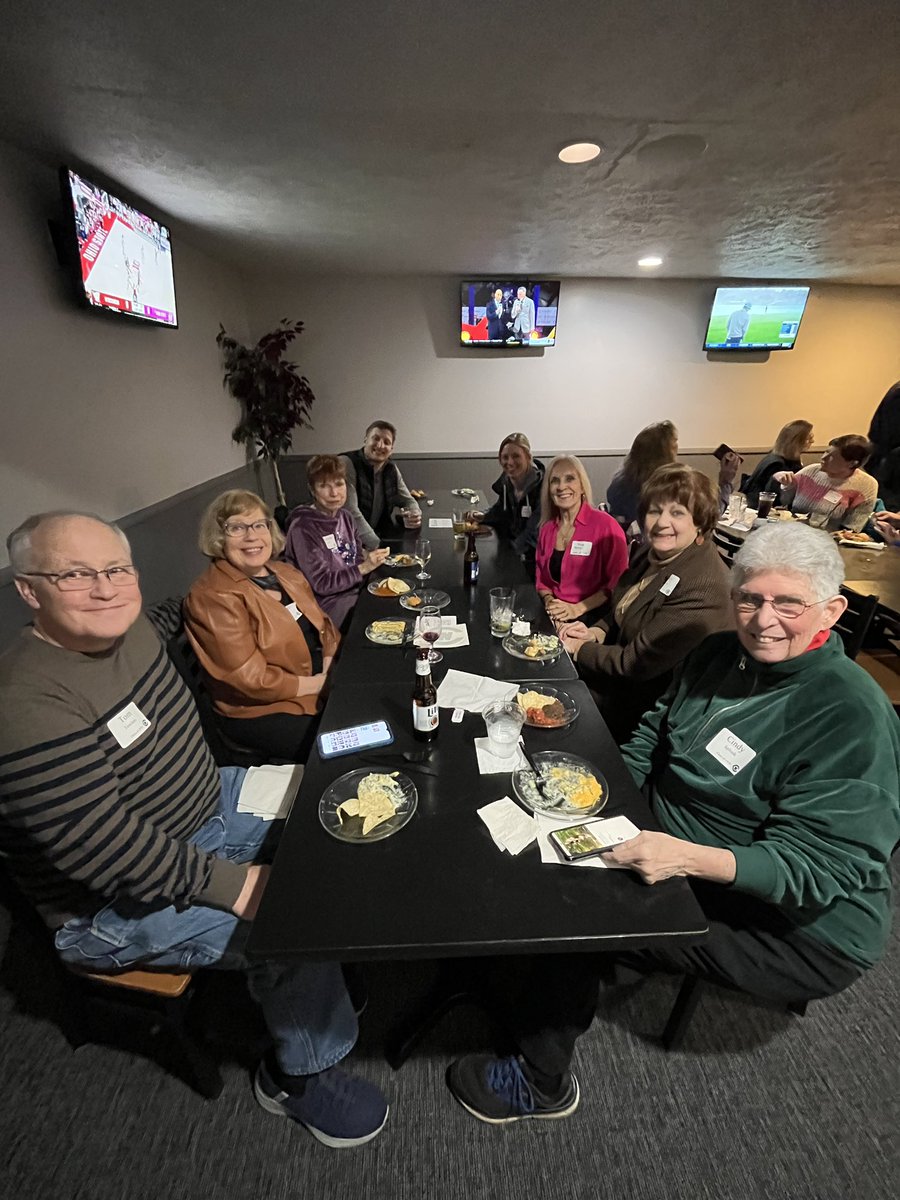 GRWestCatholic's tweet image. Thanks to all who joined us last night for our alumni networking event! We love spending time with our #ForeverFalcons and hearing about what they&apos;ve been up to since graduating from WC.

For future event invites, be sure to update your contact info at grwestcatholic.org/alumni.
