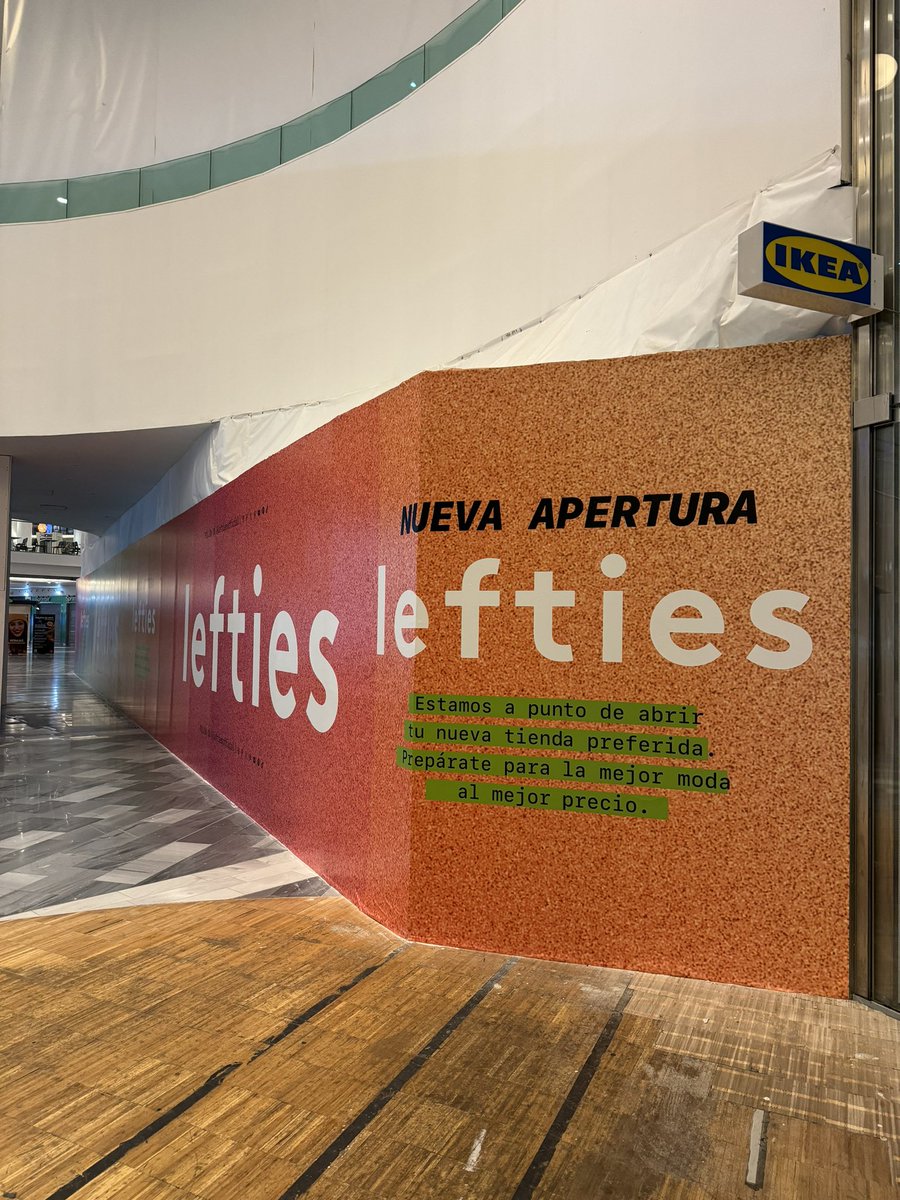 Confirmado, el Adidas outlet va donde el antiguo Corte Inglés en el Río Shopping. Ahí caben MUCHAS zapatillas. 

Les hemos pillado con el carrito de los helados 😅

Y ojo también al tamaño que va a tener el Lefties, enorme
