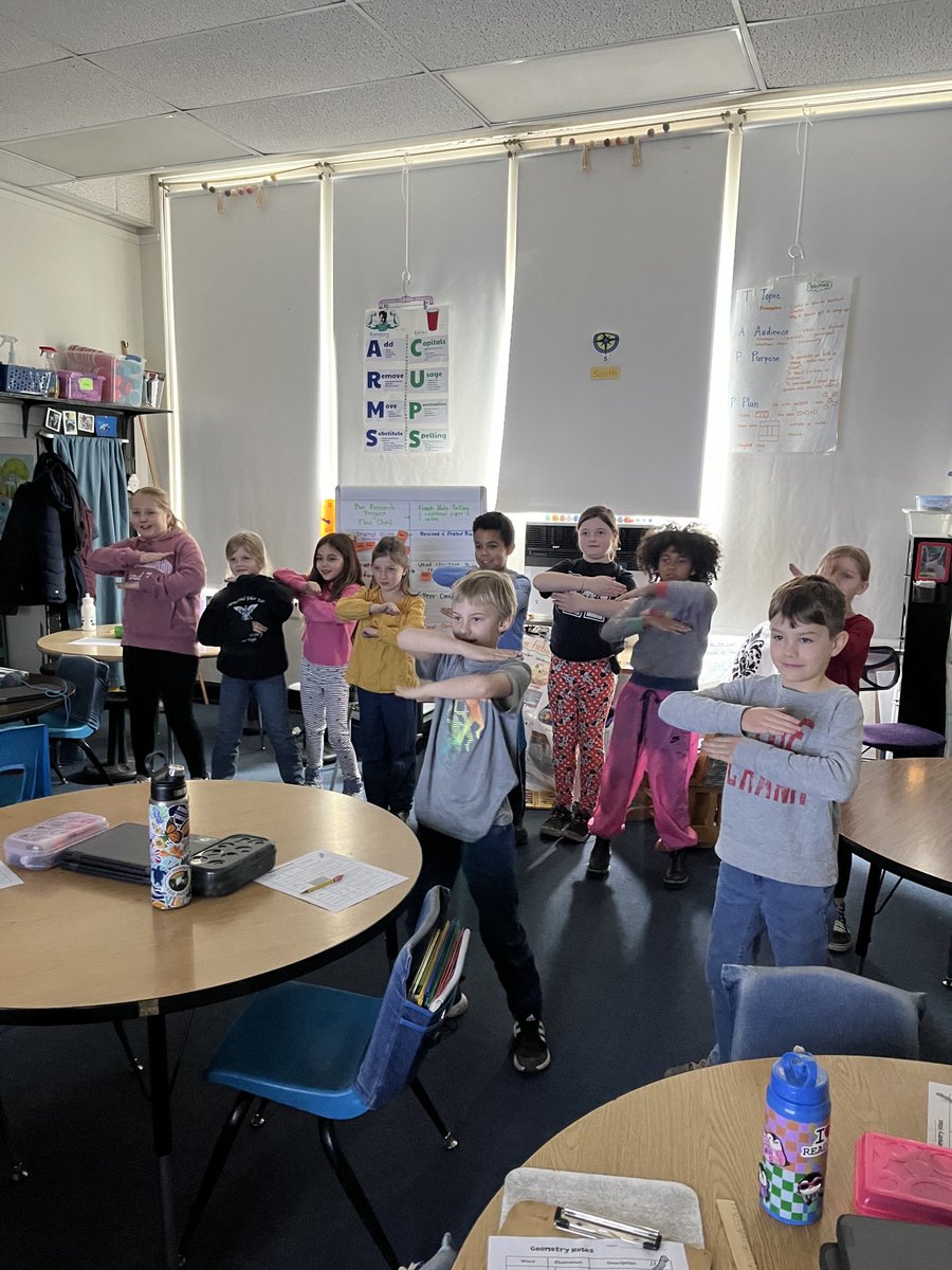 wigginthird's tweet photo. Geometry Songs with Dance Moves! https://t.co/tjfzIAZp2d