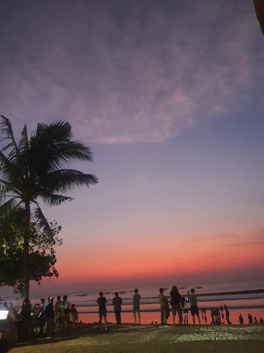 adiahmadS's tweet photo. @radenrauf From ; kuta beach, bali. https://t.co/216sH80oaJ