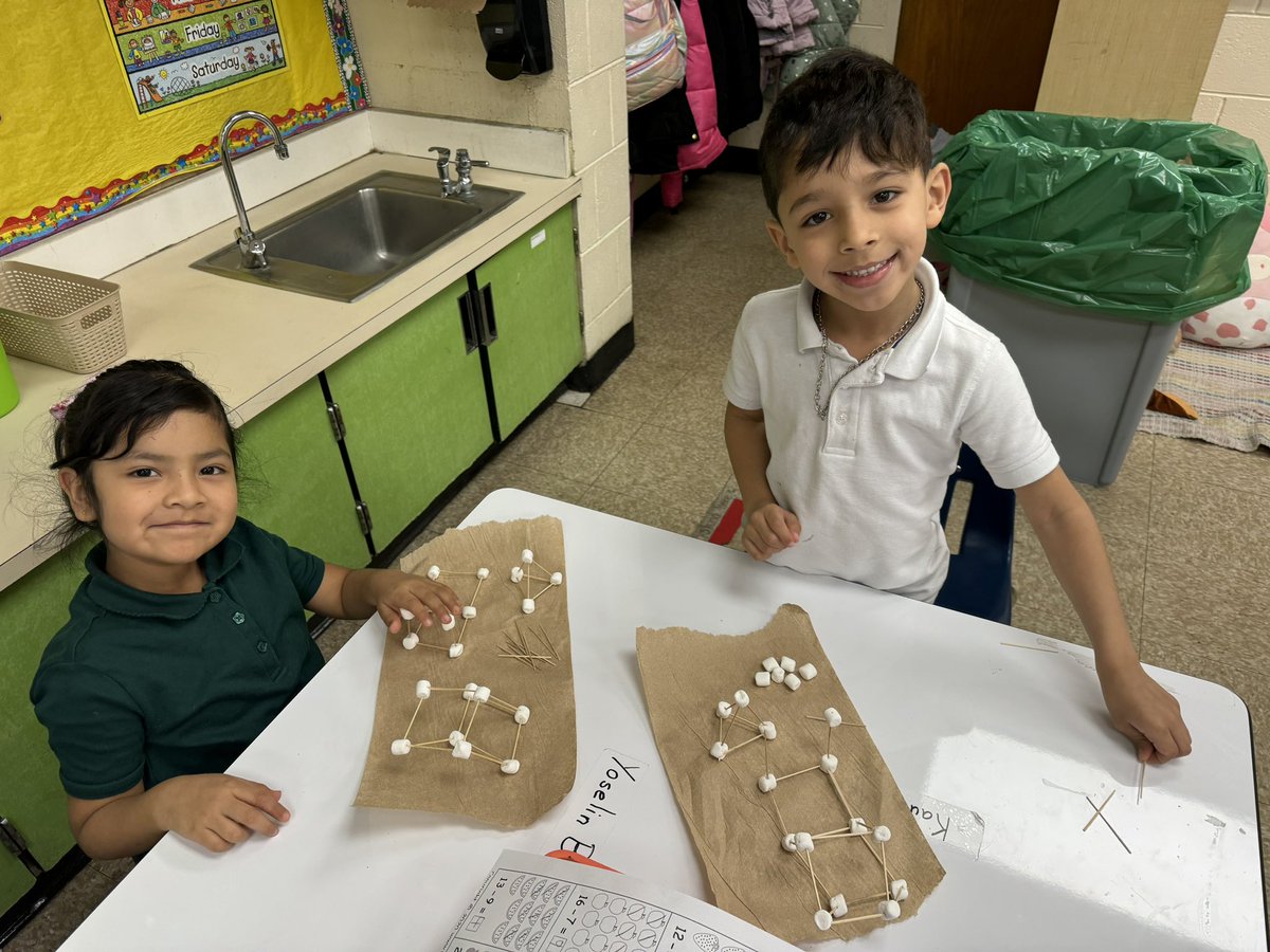yoly_meneses's tweet photo. Building 3D shapes ! Using critical thinking and engineering skills , oh my !  ☺️🤓🥸.  @morrisaveschool @JaniseStout #TogetherWeCanLB https://t.co/jXYZ9vWI6b
