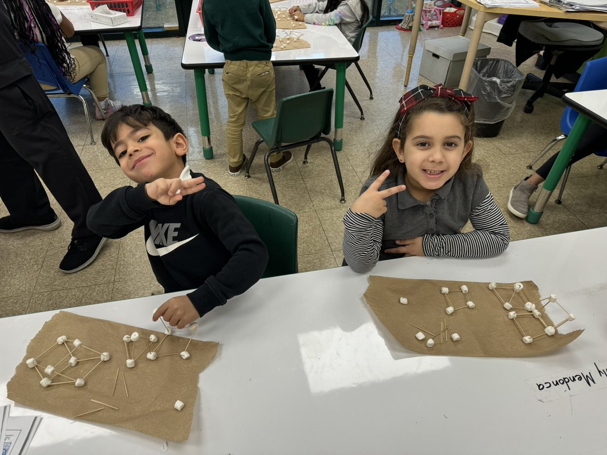 yoly_meneses's tweet photo. Building 3D shapes ! Using critical thinking and engineering skills , oh my !  ☺️🤓🥸.  @morrisaveschool @JaniseStout #TogetherWeCanLB https://t.co/jXYZ9vWI6b