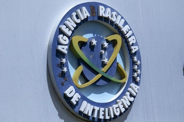 breakingnewszap's tweet photo. 🚨 AGORA | Divulgada pelo jornalista Túlio Amâncio, da Band, lista de algumas autoridades espionadas pela chamada Abin Paralela. Foram eles:

Ministros de Bolsonaro:
👉 Abraham Weintraub
👉 Anderson Torres
👉Flavia Arruda
👉 General Carlos Alberto dos Santos Cruz https://t.co/g7Hqo5cl78