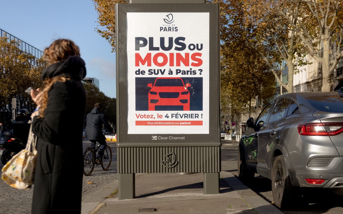 W niedzielę (04.02) mieszkańcy Paryża zagłosują w referendum ws. zwiększenia opłat za parkowanie dla SUV-ów, aby zniechęcać z korzystania z tego typu pojazdów w centrum miasta. Jeśli głosy „za” przeważą, będzie to kolejna z wielu progresywnych zmian na paryskich ulicach. 1/3
