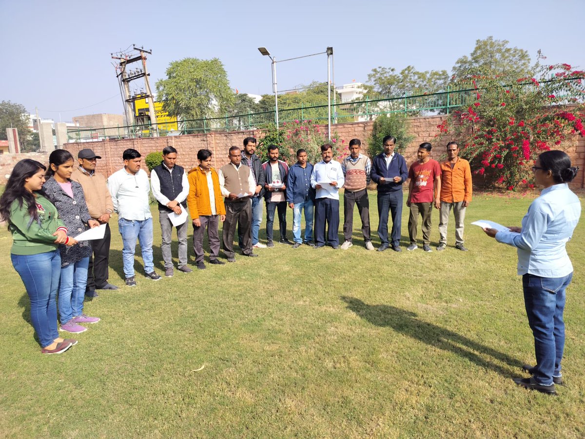 bsi_moefcc's tweet photo. #विश्व_आर्द्र_भूमि दिवस  के अवसर पर #BSI #AZRC जोधपुर में  कार्यालय प्रभारी डॉ पुष्पा कुमारी के द्वारा राजस्थान की आर्द्र भूमियों में वनस्पतियों की स्थिति और आर्द्र भूमि स्थलों  की सामाजिक, आर्थिक और पर्यावरण में भूमिका पर प्रकाश डाला गया । इस अवसर वेटलैंड मित्र शपथ दिलाई गई। https://t.co/iV9hWDF39F
