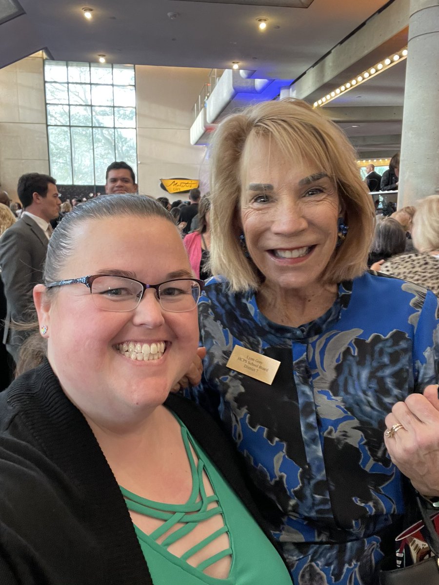 InspiringinKin1's tweet photo. I was excited to attend the EIE Awards and represent my amazing school! I even ran into some celebrities! #EIEawards @gibsontondogs @VanAyresHCPS @LynnSchoolBoard https://t.co/19jXTHmKwy