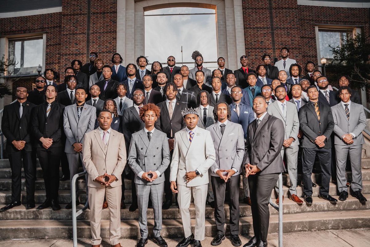 The Prairie View Man👔🖊️

#100meninsuits
#pvamu