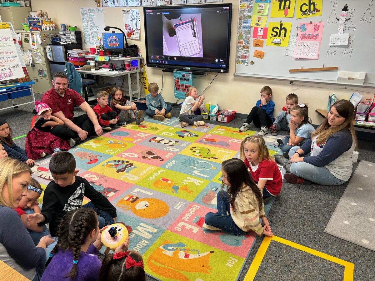 johnjwhalen's tweet photo. How was your day at work? #classroomcircles #kindergarten #firstfive #edtomorrow https://t.co/kjLqFw6u7q