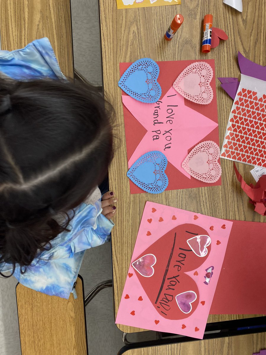 MrsDowling28's tweet image. The @BraddockElem PTA hosted a Valentine making event and it was as adorable as you can imagine. ❤️