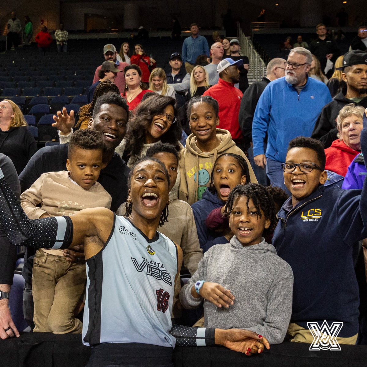 AtlantaVibeVB's tweet photo. Our players’ families having the opportunity to watch them play pro volleyball in the states is one of the BEST things 🩵❤️

#AtlantaVibe | #ItsAVibe https://t.co/B8MdJC77Zk