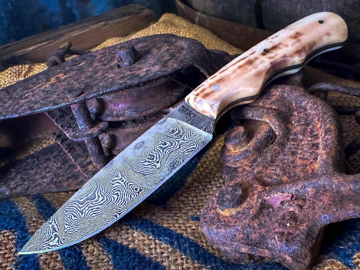 SmithnSonsKnfCo's tweet photo. Custom drop! #damascus #elk #filework #usamade #knife #knives https://t.co/oO5MlepojX