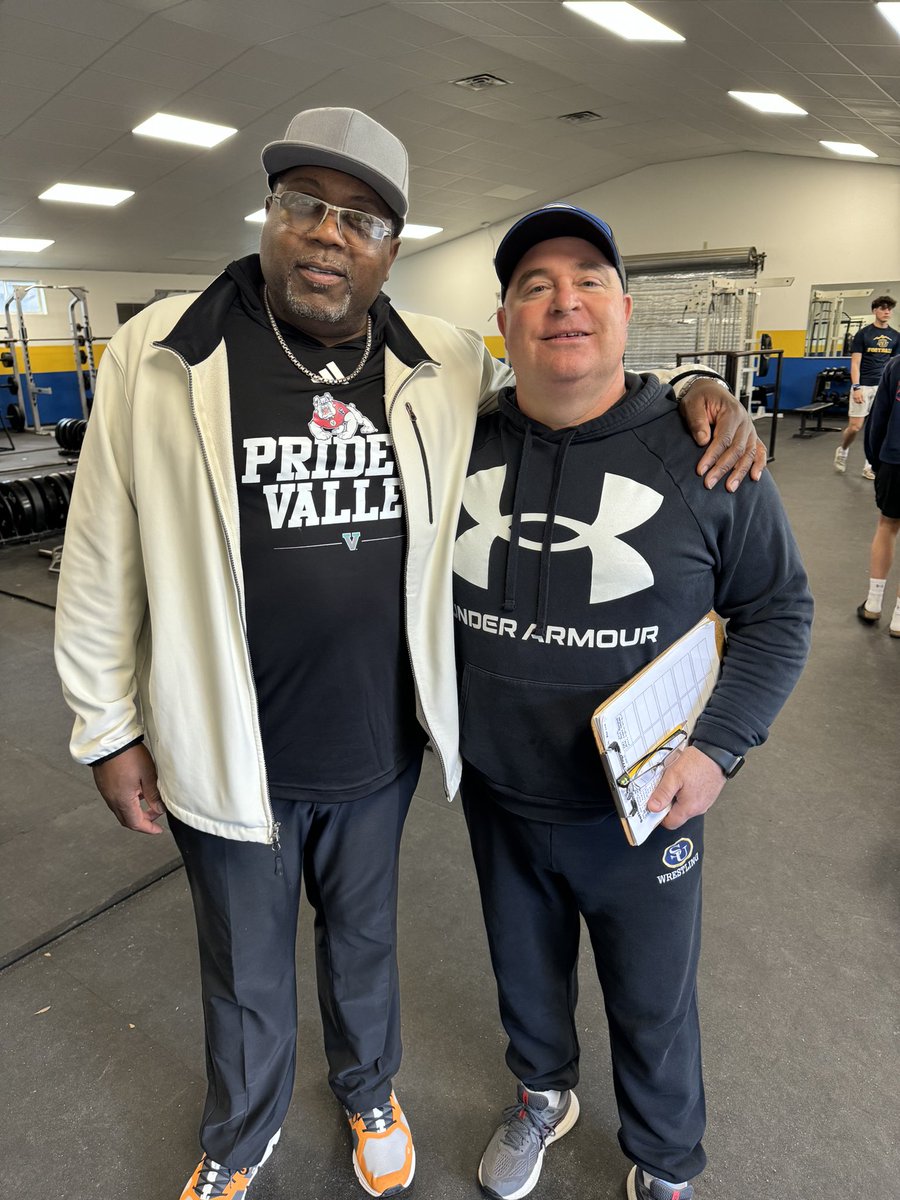 coachrrhino's tweet image. Had a blast catching up with @CoachJFrank @FresnoStateFB what an awesome dude!!!! Thank you for taking the time coach! @SutterFootball #builtinthebuttes #pewh #LEAD #sutr