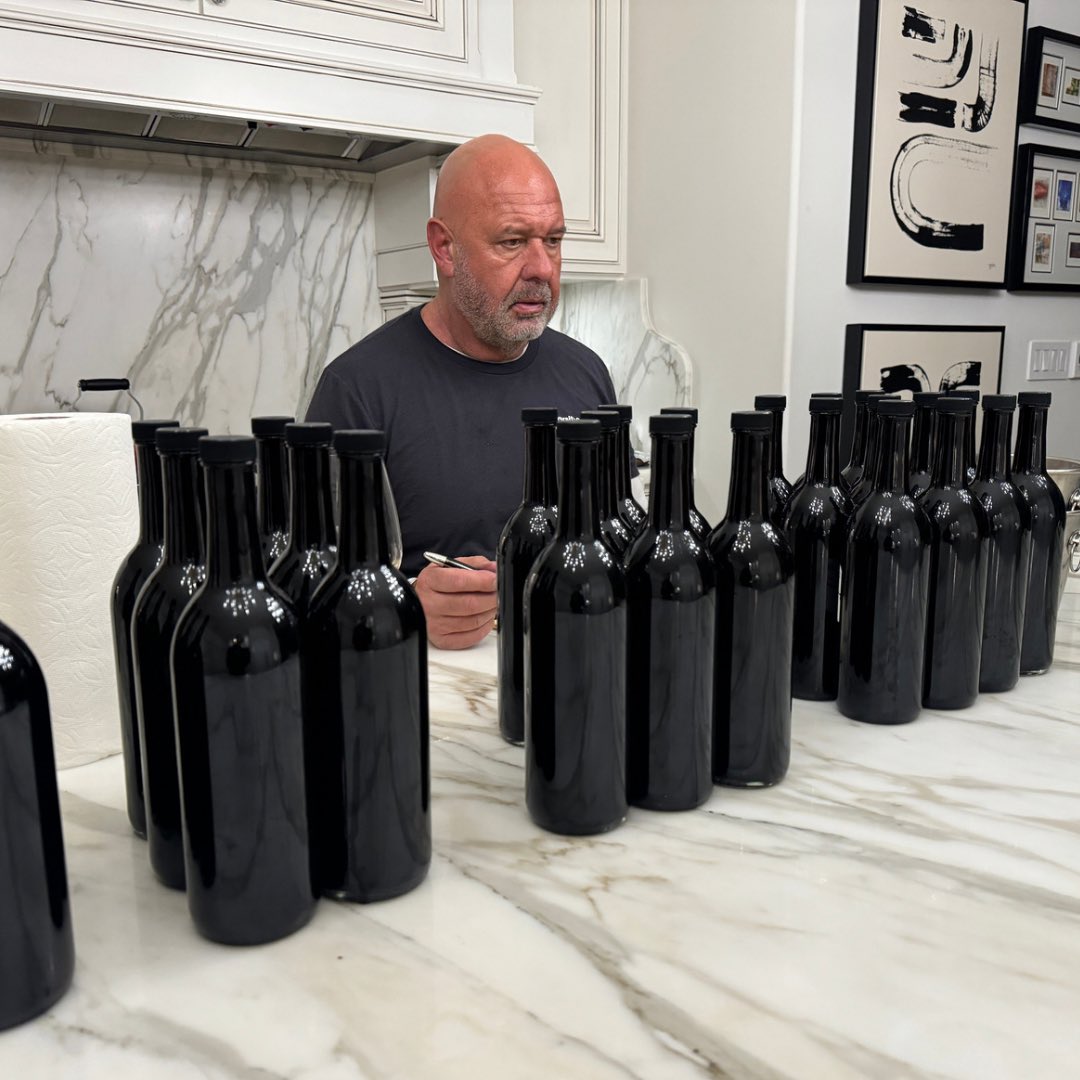 AdversityCella1's tweet photo. Crafting the future, one blend at a time. 🍇✨ The 2022 vintage is coming together beautifully, promising notes of innovation and tradition in every sip. Stay tuned! #AdversityCellars #Vintage2022 #WinemakingJourney #RussellBevan #Wine https://t.co/DNrysMpfPT