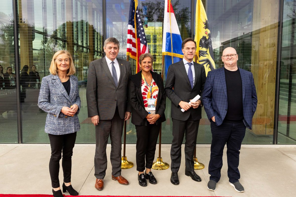 Check out the @Microsoft blog on the visit of @MinPres Rutte and @MinisterEZK Micky Adriaansens last December. 'Microsoft Bay Area welcomes Dutch Prime Minister and Belgium’s Minister-President of Flanders' ➡️blogs.microsoft.com/bayarea/2024/0…