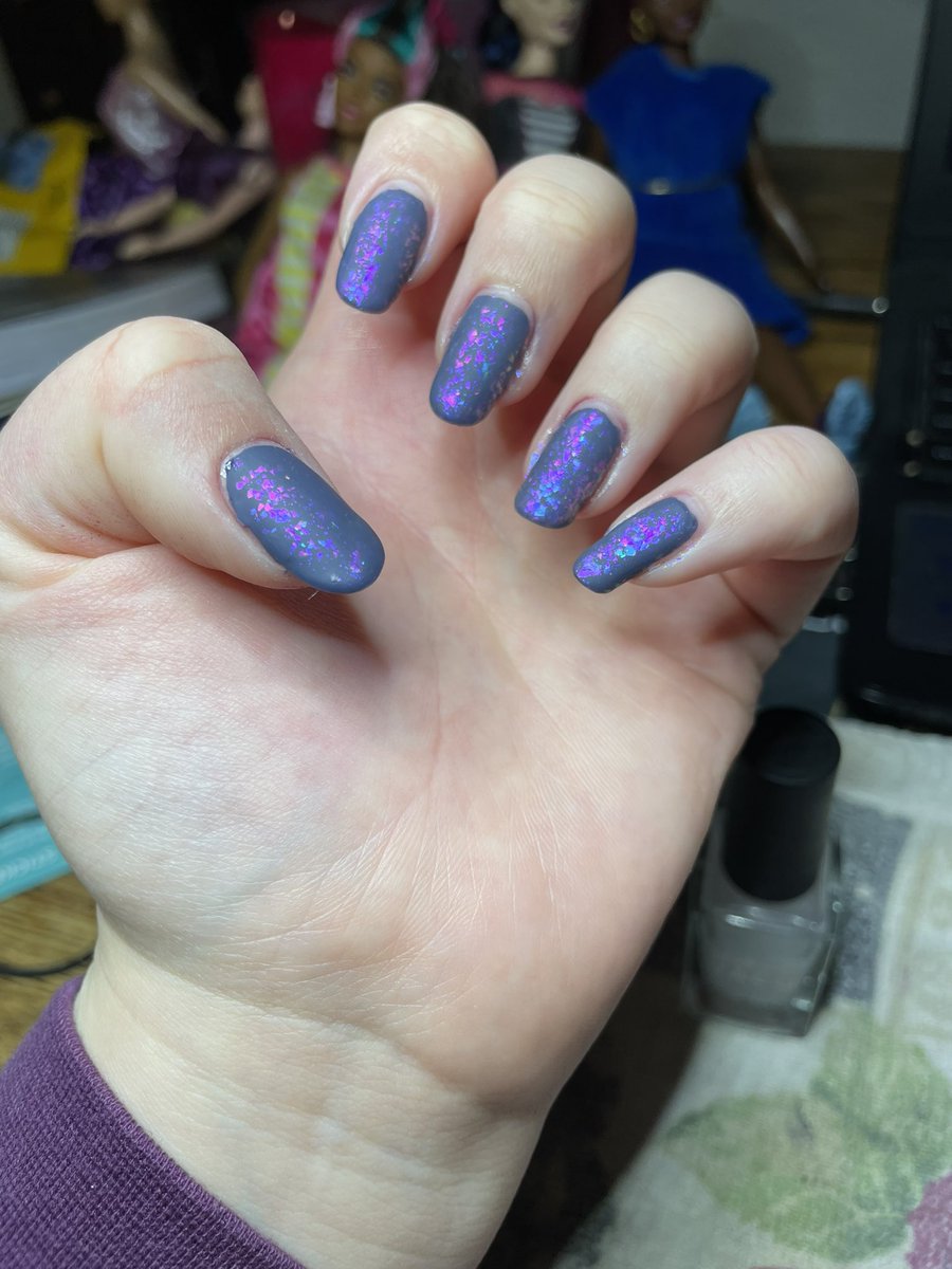 Laylabelle97's tweet photo. Felt like something cool-toned after my hellish red manicure. Really vibing with matte lately. 
OPI Less is Norse
Holo Taco Aurora Unicorn Skin &amp; Matte Taco #holotaco #holocombo #nails #opi #opinails #manicure https://t.co/A83jR67S9D
