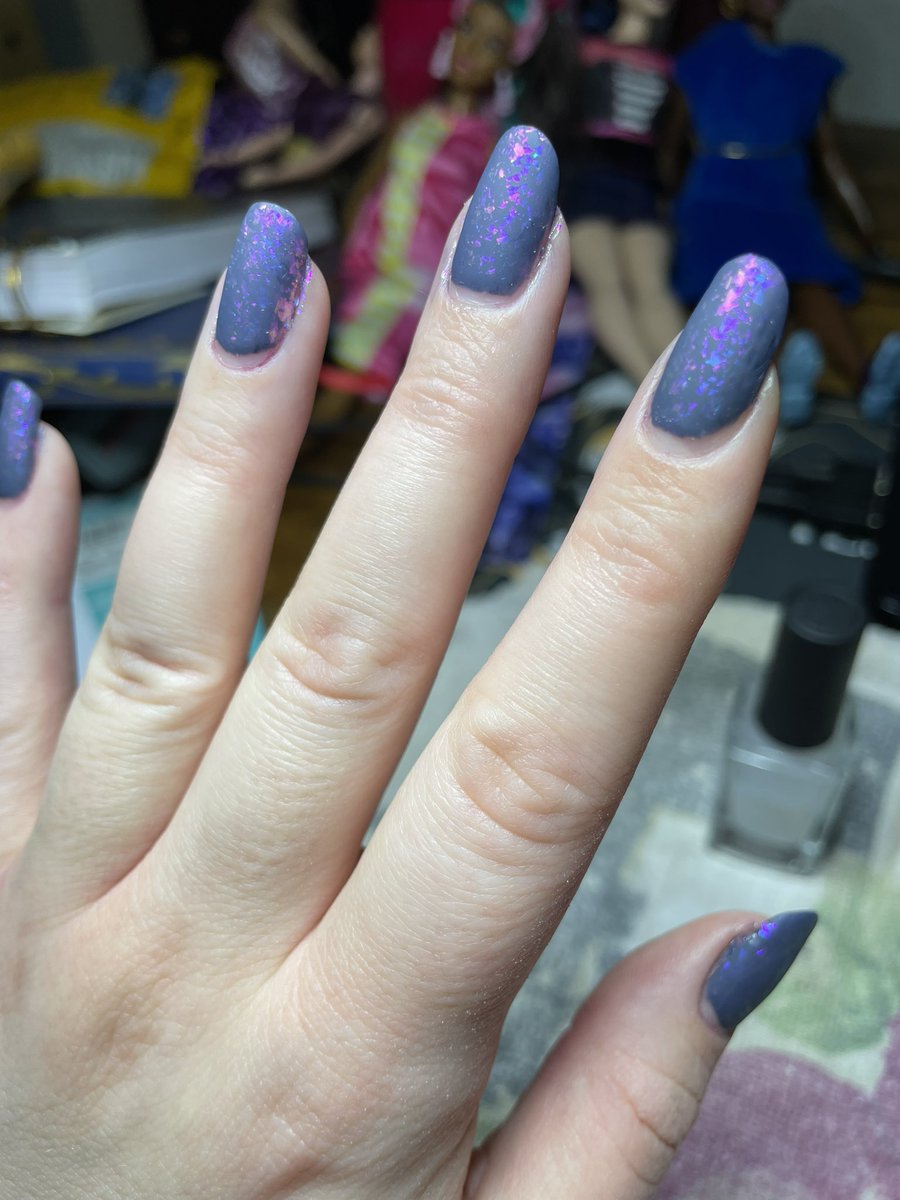 Laylabelle97's tweet photo. Felt like something cool-toned after my hellish red manicure. Really vibing with matte lately. 
OPI Less is Norse
Holo Taco Aurora Unicorn Skin &amp; Matte Taco #holotaco #holocombo #nails #opi #opinails #manicure https://t.co/A83jR67S9D