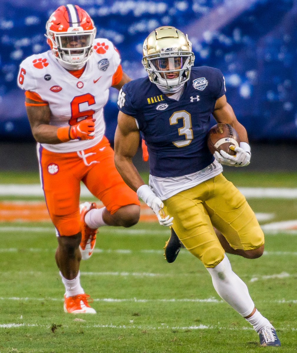 #AGTG Notre Dame offered☘️!!! @Im_MikeB @NDFootball @CityCollegeFB @BrianDohn247 @MohrRecruiting @RivalsFriedman