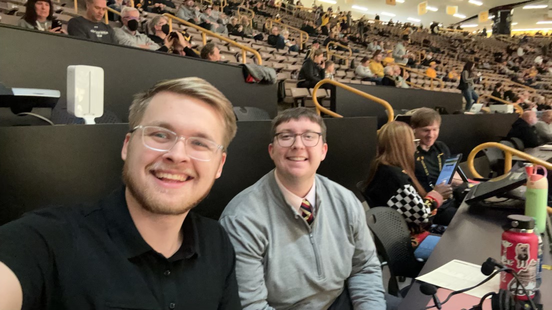MichaelMerrick_'s tweet image. Excited to get back on the call with @MaxvG for the @IowaHoops game tonight on @KRUISports 

Hawkeyes are looking to bounce back against Ohio State after splitting their road trip last week

krui-fm.mixlr.com/events/3135390