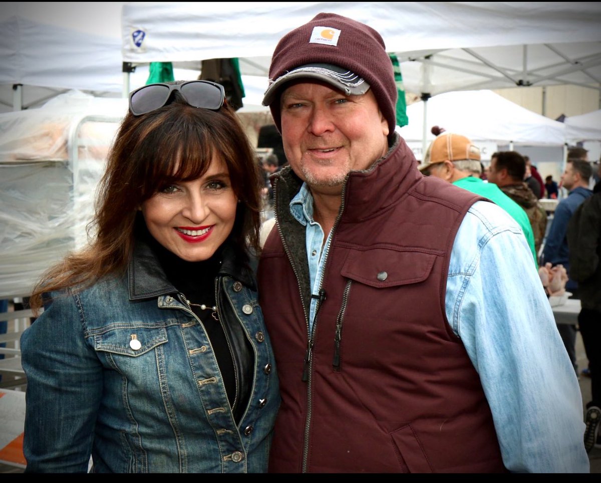 Oh Yeah! Wishing a Happy Birthday & sending’ Lots of Love and Big Hugs to my turkey-fryin’ country music singin’ star and good buddy Tracy Lawrence! Have a great one! Hope to see you again soon! ⭐️♥️⭐️ Deborah #HappyBirthday #TracyLawrence ♥️ #DeborahAllen
DeborahAllen.com