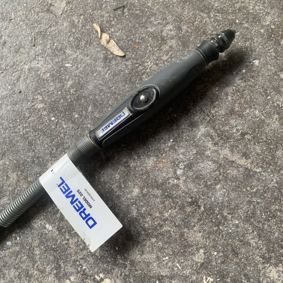 JasonSimpsonArt's tweet image. Woke with a spring in my step this morning after scraping €15 for a 3mm masonry bit &amp;amp; quick release chuck for my @dremel &amp;amp; in all my excitement I screwed it on too tight so I can’t open it #GoodBadDay #TomorrowsAnotherDay #CupidStunt #StoneCarving #PentelicMarble #Athens #Greece