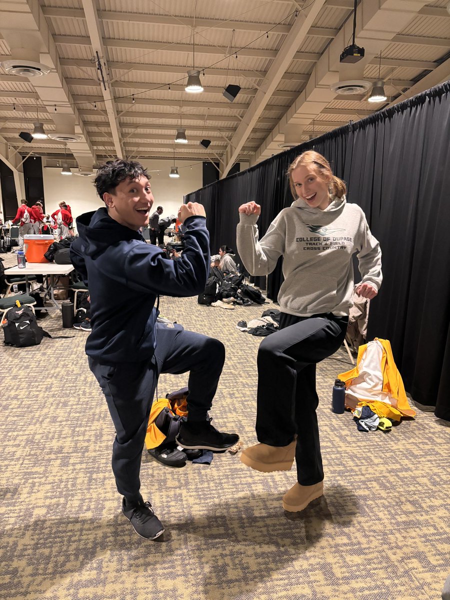 LogsdonMs's tweet image. GK Alum are in the House!! Way to go Ellie Logsdon (‘23) and Sean Law (‘22). Great to also see Justin Russell (‘23) throwing 💙🧡💙🧡💙🧡 #DuPage 💚🤍#Augustana 💜💛@GKCogsAthletics @GenoaBoysTF @gkhscogs424 @gkschools