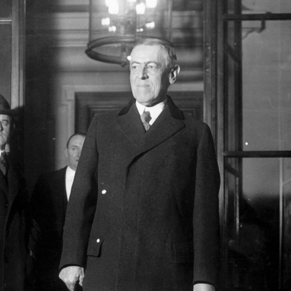 Woodrow Wilson, 28th POTUS 1913-1921, died 100 years ago today at the age of 67. He was the last of 8 presidents born in Virginia and is the only POTUS buried in Washington, D.C. (Arlington National Cemetery is in Virginia) millercenter.org/president/wils…