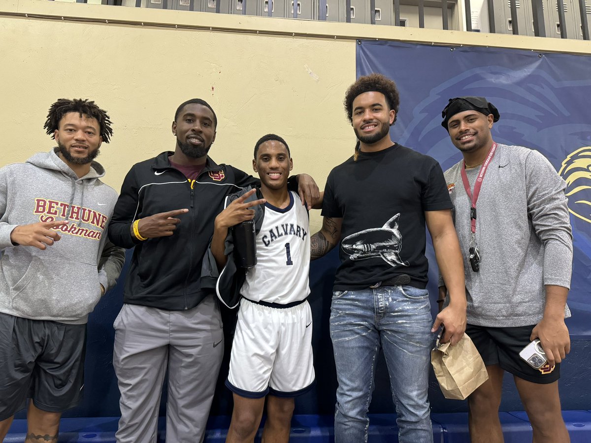 I appreciate these Wildcats @treypasterr @Raymoney333 @orin_patu @tdaisland6 coming to support my #1 fan! #HypeMan #2024Elevate