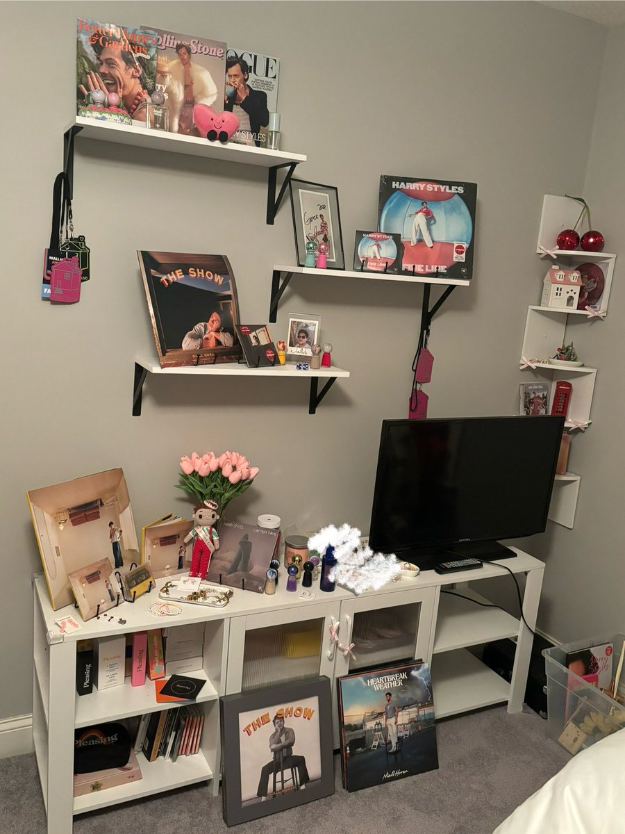 hrryberry's tweet photo. “can i stay over at your place?” 

my place: https://t.co/a7juMXddg8