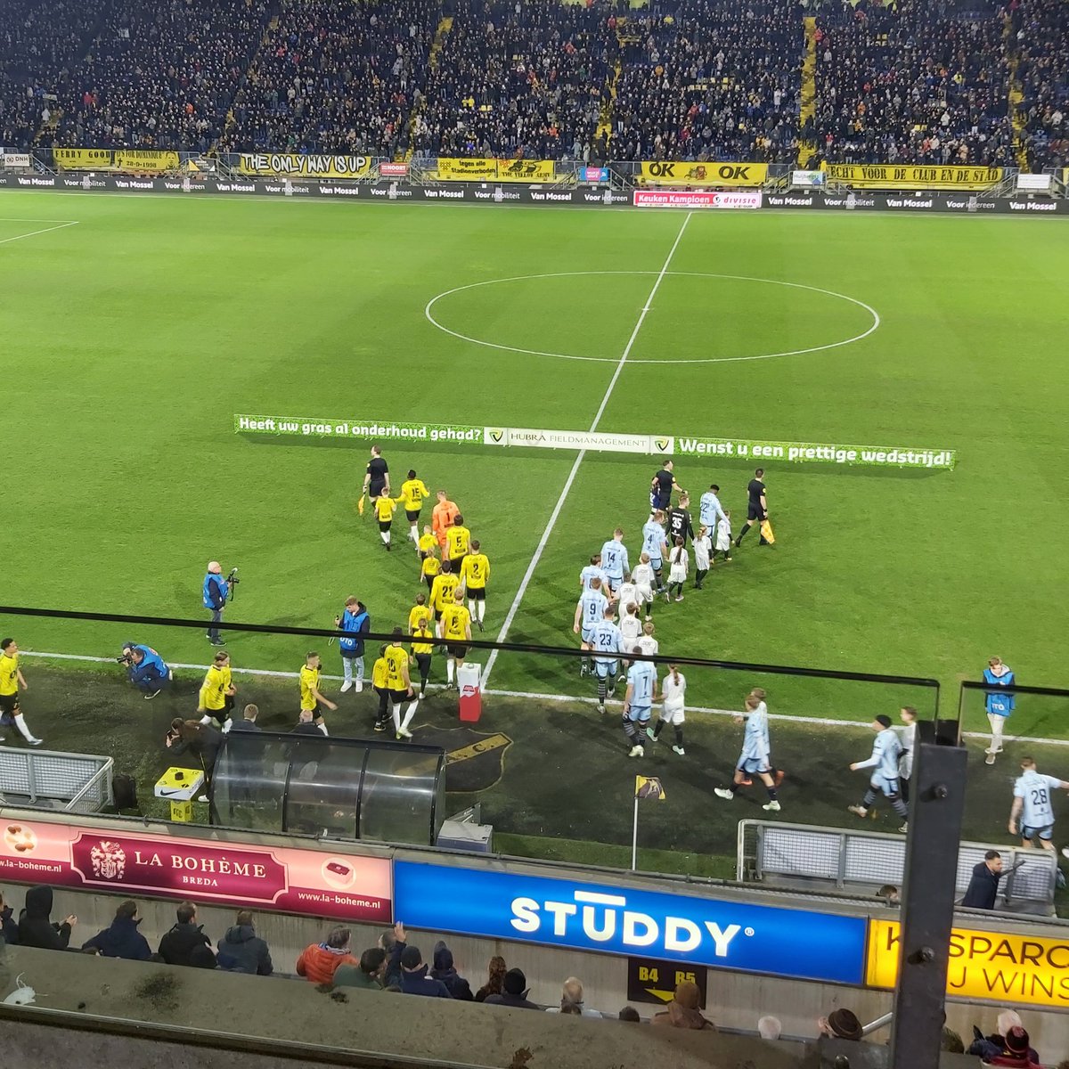 nielsvenus's tweet photo. Terug uit Breda na de 0-0 tegen @NACnl; uiteindelijk een verdiend punt. Volgende week de kraker tegen @WillemII ๐
#GRAnac ๐ตโช https://t.co/8gA8vpXqrH