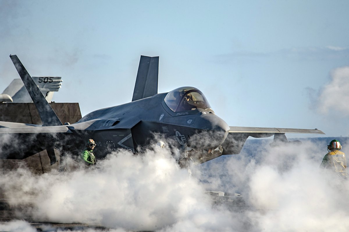 USNavy's tweet photo. #USNavy Photos of the Day:
1️⃣ #USSTheodoreRoosevelt #FLTOPS during Multi-Large Deck Event 2️⃣ #USSPrinceton GQ drill and 3️⃣ #HSC4 #UNREP to #USSSterett in Philippine Sea @INDOPACOM @US7thFleet
4️⃣ #VFA151 ordnance handling aboard @CVN_72 @US3rdFleet
👉 https://t.co/aZddB6hxYf https://t.co/zKrlTGhFRH
