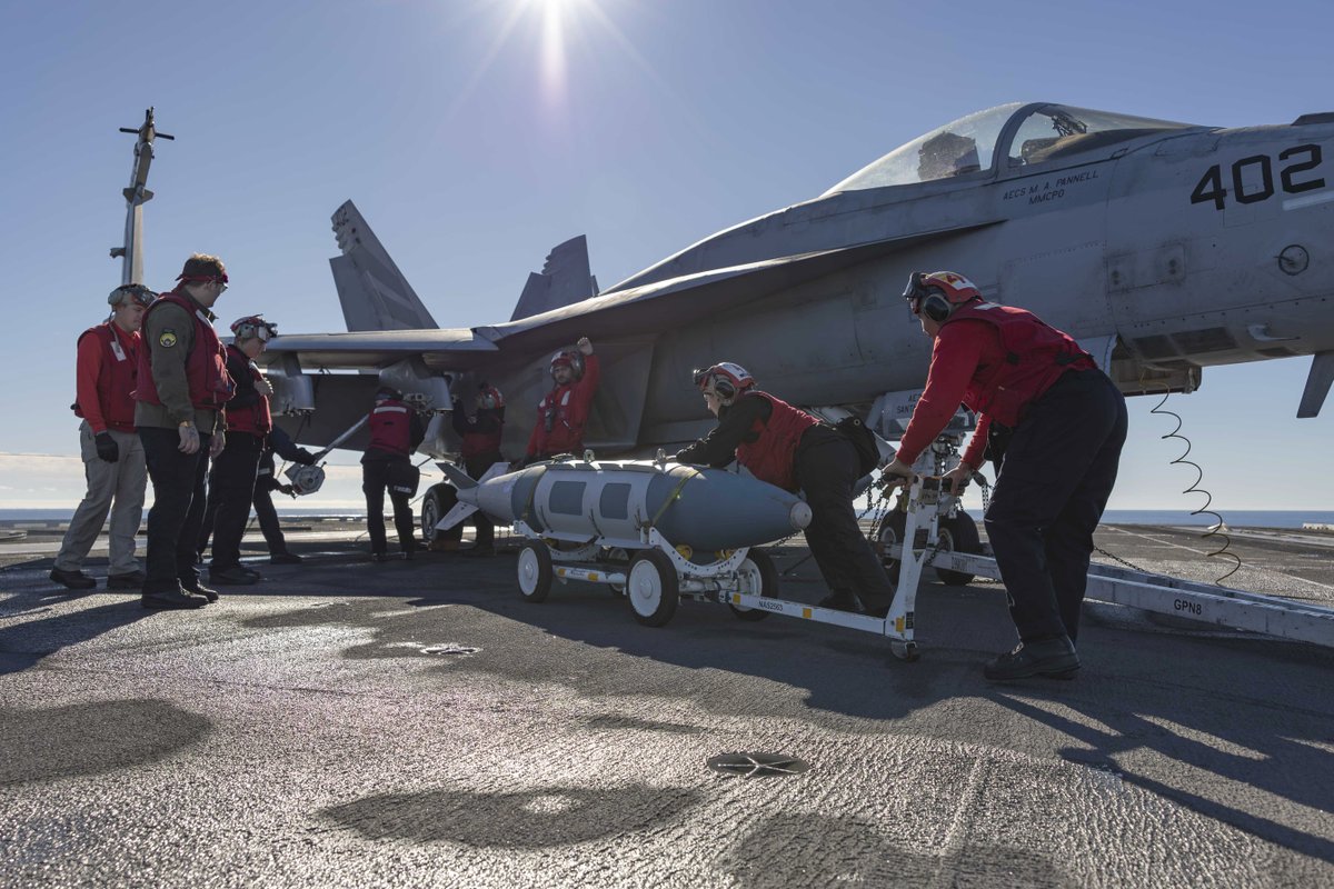 USNavy's tweet photo. #USNavy Photos of the Day:
1️⃣ #USSTheodoreRoosevelt #FLTOPS during Multi-Large Deck Event 2️⃣ #USSPrinceton GQ drill and 3️⃣ #HSC4 #UNREP to #USSSterett in Philippine Sea @INDOPACOM @US7thFleet
4️⃣ #VFA151 ordnance handling aboard @CVN_72 @US3rdFleet
👉 https://t.co/aZddB6hxYf https://t.co/zKrlTGhFRH