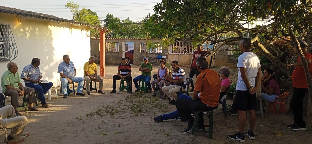 MonagasProyecto's tweet photo. #Viernes02Feb desde la PQ #SanVicente dl Mun. Maturin #ProveMonagas acompaña al #FAVL en conversatorio con dirigentes de distintos factores democráticos, llevando el msj d nuestra candidata #Unitaria y Prox. Presidenta d Vzla
@MariaCorinaYA
#ConVnzla #LaFuerzaQueUne
@dearay66 https://t.co/FT1IpDoRs5