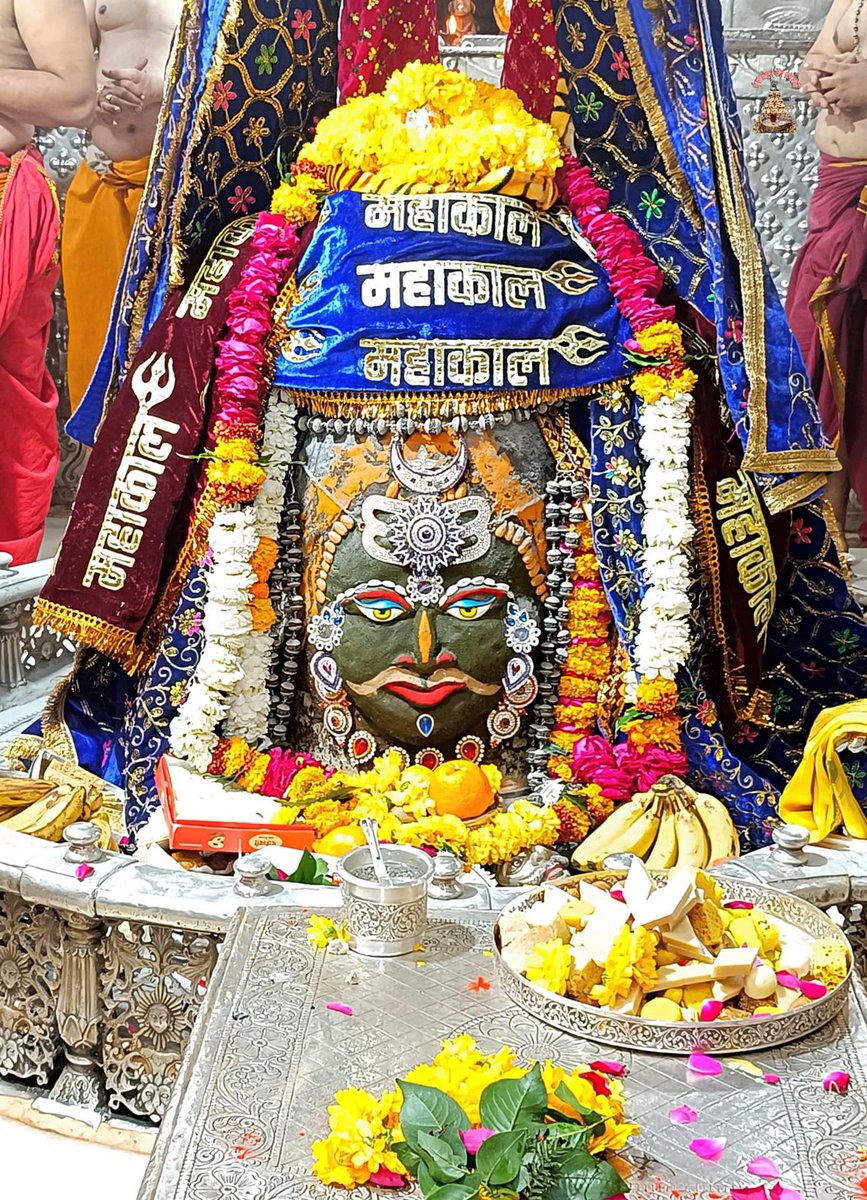 12Jyotirling's tweet photo. श्री महाकालेश्वर ज्योतिर्लिंग जी के आज के भस्म आरती श्रृंगार दिव्य दर्शन 03.02.2024 https://t.co/SwVCtv6NPz