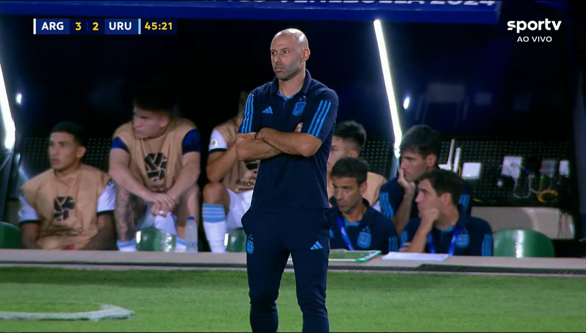 sportv's tweet photo. Desafio da noite: cite um volante que jogou mais que Javier Mascherano!

#PreOlimpicoNoSportv https://t.co/UblgWr0YcR
