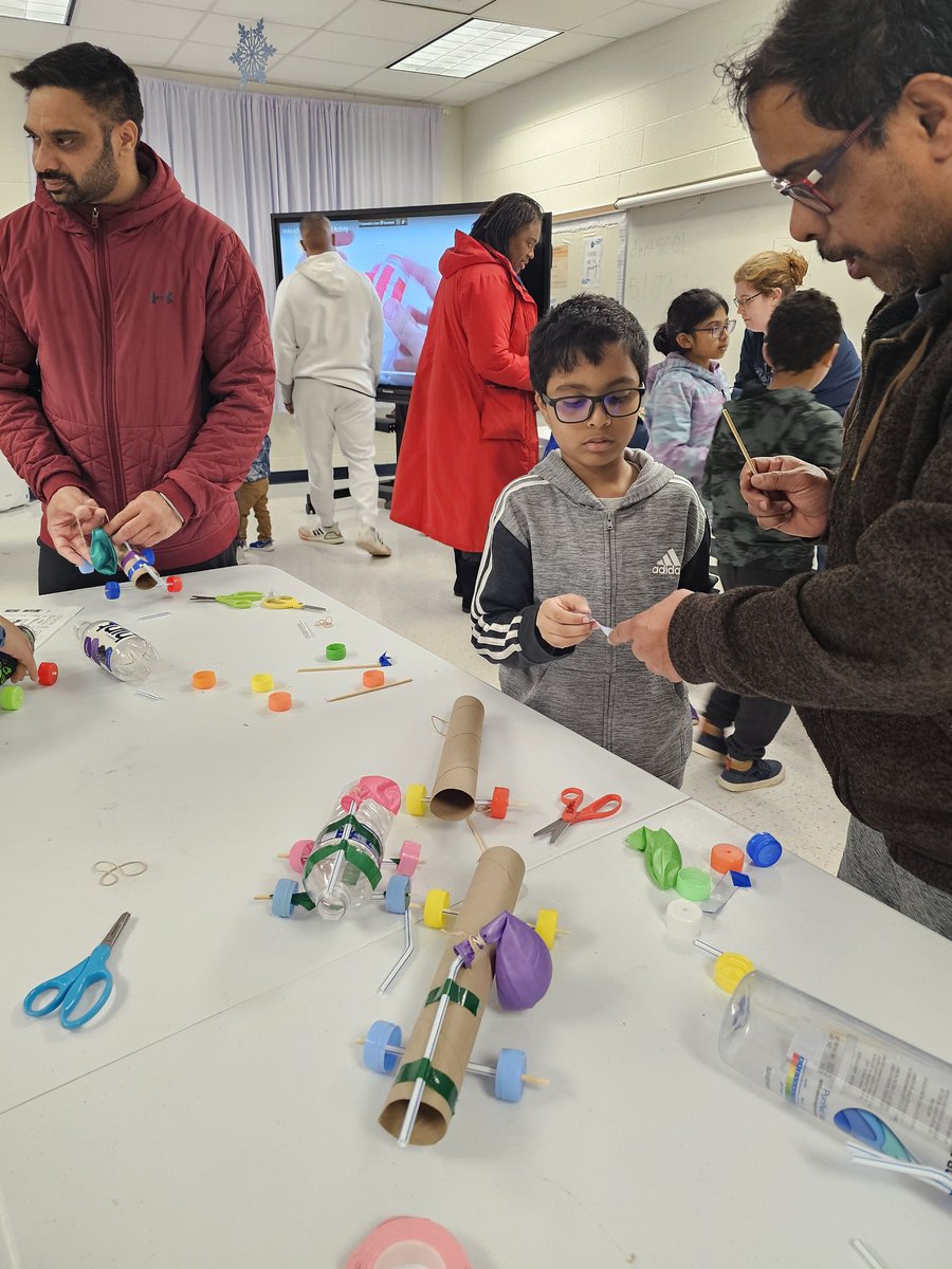 dinsari's tweet photo. Family STEM Night at RLC https://t.co/1UNiUruQgy