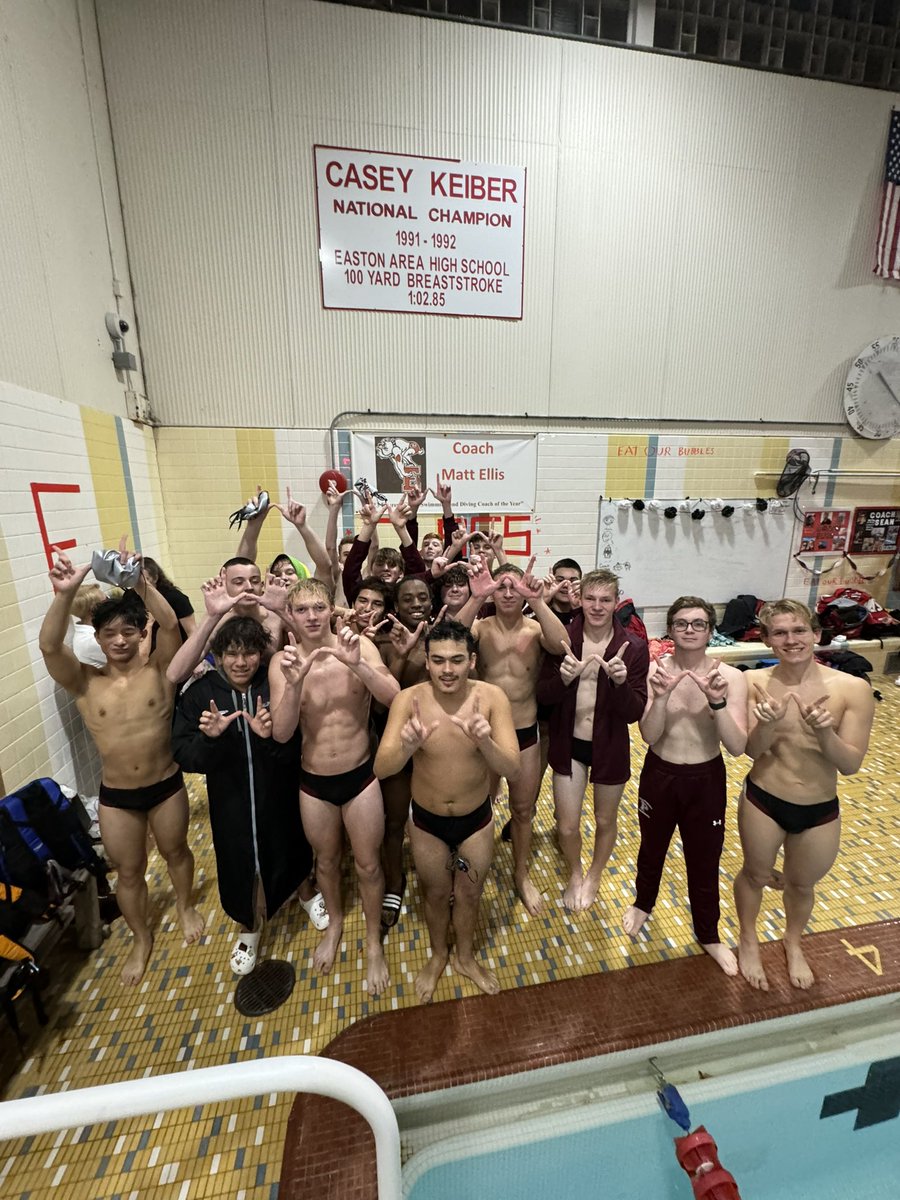 BOYS TEAM VICTORY OVER EASTON 👊👊👊

Officially making them 8-0 ‼️‼️‼️